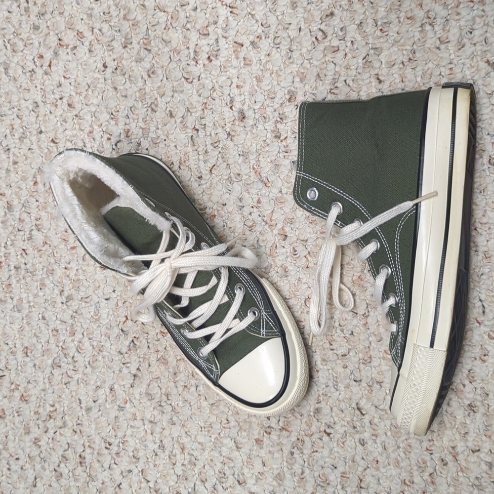Even star chuck like sneakers green with Sherpa fur inside 40
